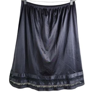 Vintage black half slip XXXL